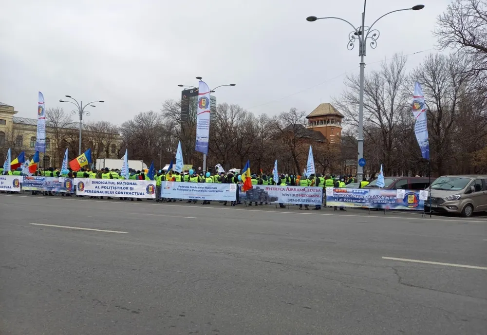 Nou protest al angajaților din Poliție - Ei pichetează Palatul Victoria și cer guvernanților să respecte legea aflată în vigoare