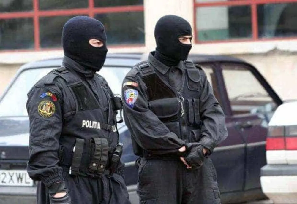 Polițiști și vameși, săltați de DIICOT într-un dosar uriaș de contrabandă cu 137 de percheziții