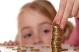 Banii intră mai devreme pentru milioane de români: când se plătesc alocațiile, indemnizațiile și drepturile persoanelor cu dizabilități