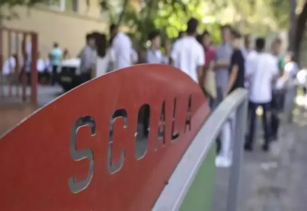 CE SPUN ROMÂNII DESPRE REDESCHIDEREA ȘCOLILOR