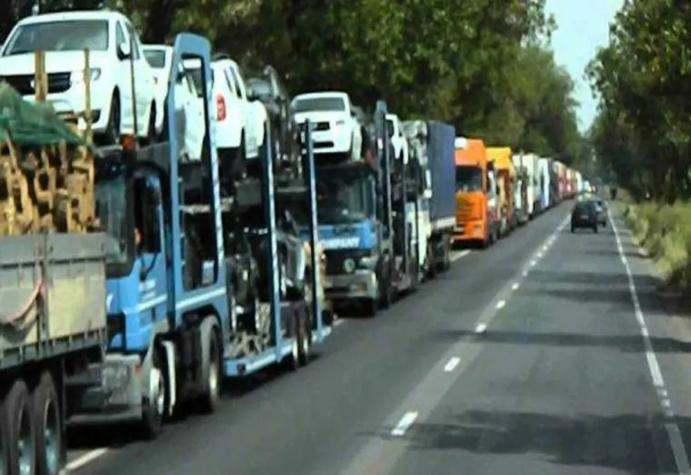 Un șofer turc a fost încătușat de polițiștii de frontieră din Giurgiu. Ce au găsit oamenii legii în camion