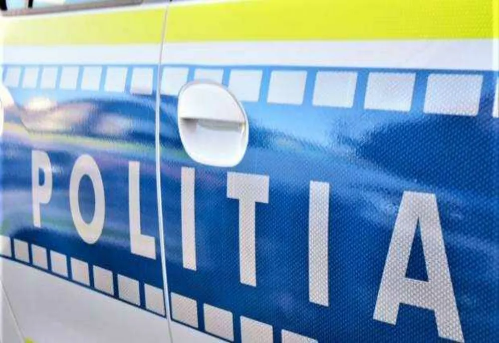 Tragedie pe un drum național după ce un TIR a izbit în plin o mașină de salubritate. Un angajat a murit pe loc iar un altul este grav rănit