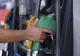 Carburanții s-au scumpit din nou! Compensarea de 50 de bani, valabilă doar două luni